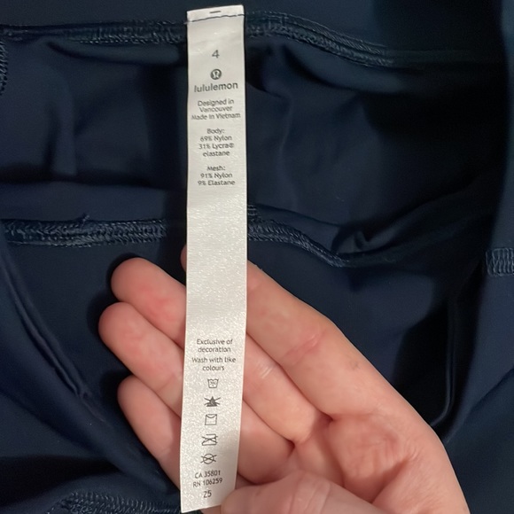 Lululemon Cropped Leggings w/ Pockets - Picture 11 of 11